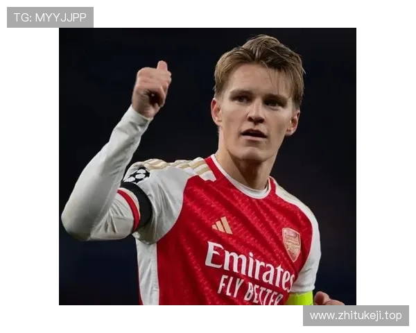 萨卡签字庆祝坐实阿森纳已续约